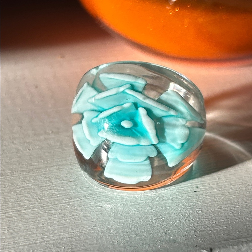 Vintage Art Glass Dome Ring Clear w Pastel Blue Flower - Picture 3 of 9